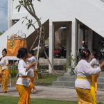 Prosesi Melaspas Gedung Kantor Dwisma c0710t01