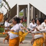 Prosesi Melaspas Gedung Kantor Dwisma c0711t01
