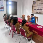 Pendampingan Implementasi Digitalisasi Pembelajaran melalui Pemanfaatan Papan Interaktif Digital di SMA Negeri 2 Sukawati whatsapp image 2026 10 05 at 08.35.49