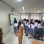 Pendampingan Implementasi Digitalisasi Pembelajaran melalui Pemanfaatan Papan Interaktif Digital di SMA Negeri 2 Sukawati whatsapp image 2026 10 05 at 08.36.31 (1)