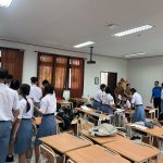 Pendampingan Implementasi Digitalisasi Pembelajaran melalui Pemanfaatan Papan Interaktif Digital di SMA Negeri 2 Sukawati whatsapp image 2026 10 05 at 08.37.06